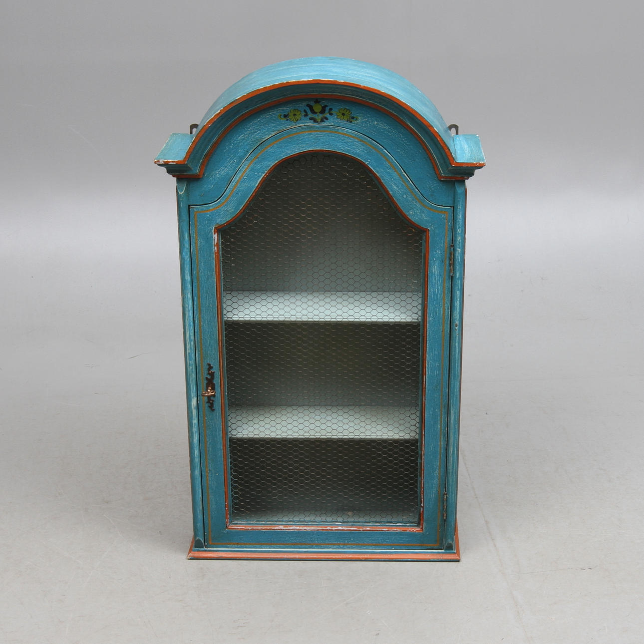 VÄGGSKÅP, 1900-tal.