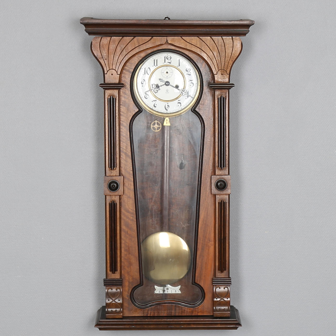 VÄGGUR i ek, GB, 1900-talets första decennier.