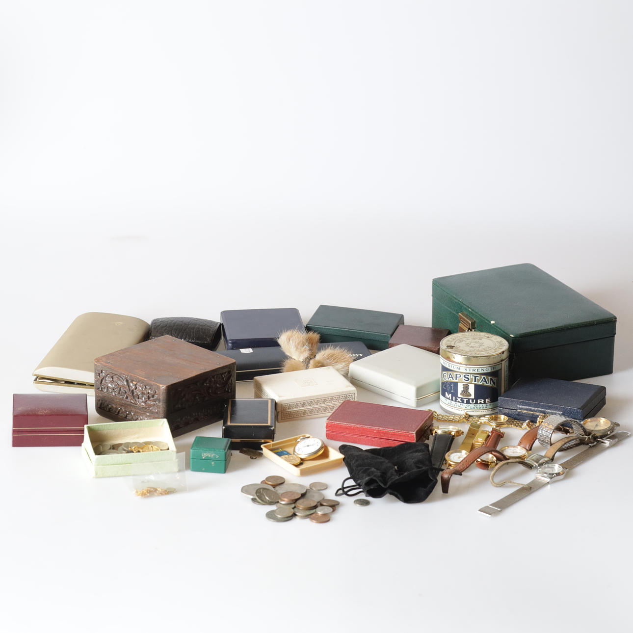 BIJOUTERIER, bl.a. armbandsur.