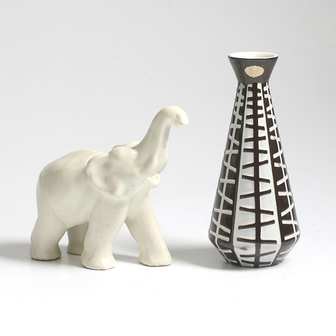 FIGURIN och VAS, bl.a. "Pronto" av Ingrid Atterberg. Upsala Ekeby.