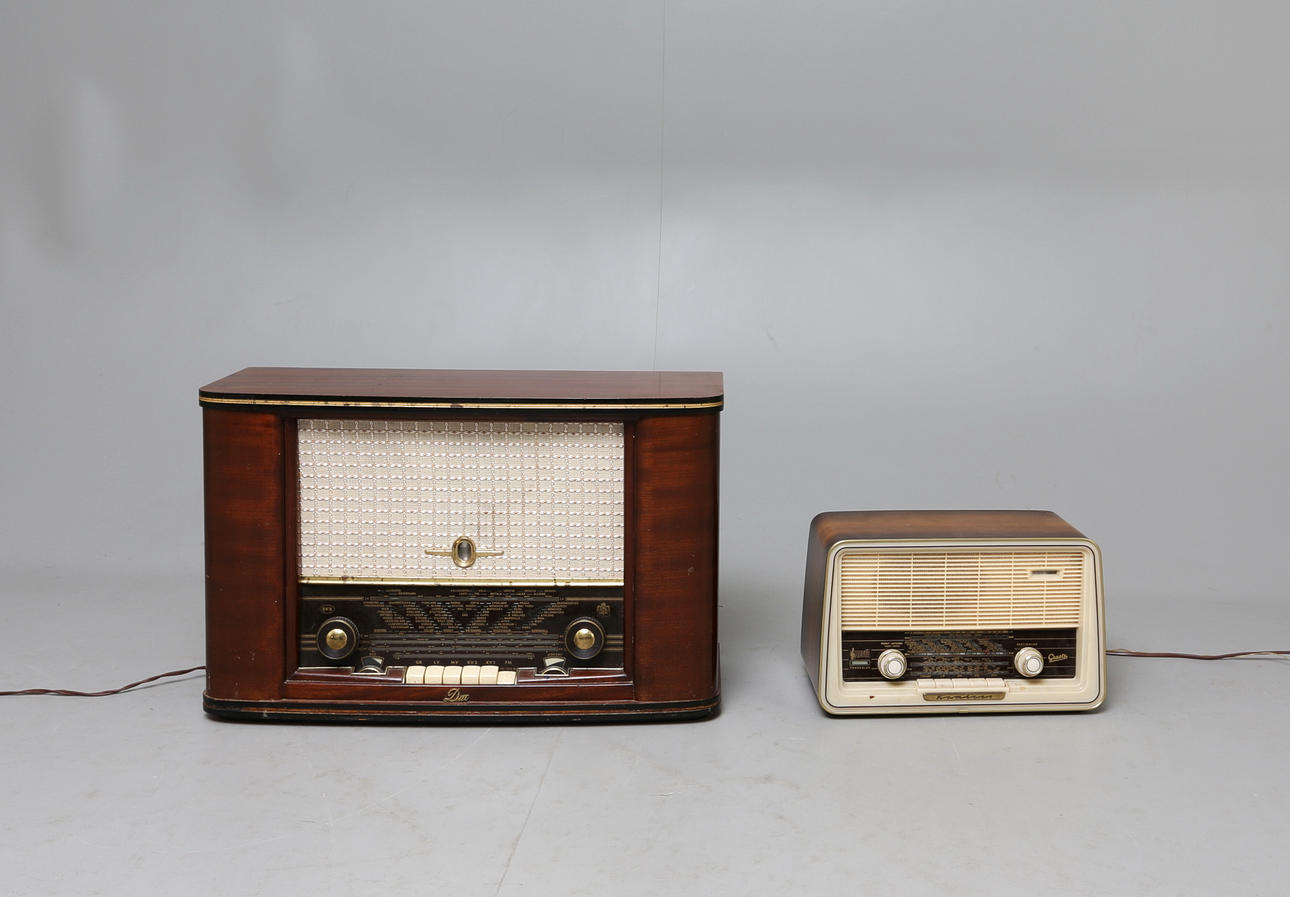 RADIOAPPARATER, 2 st, Graetz samt Dux, 1900-talets mitt.