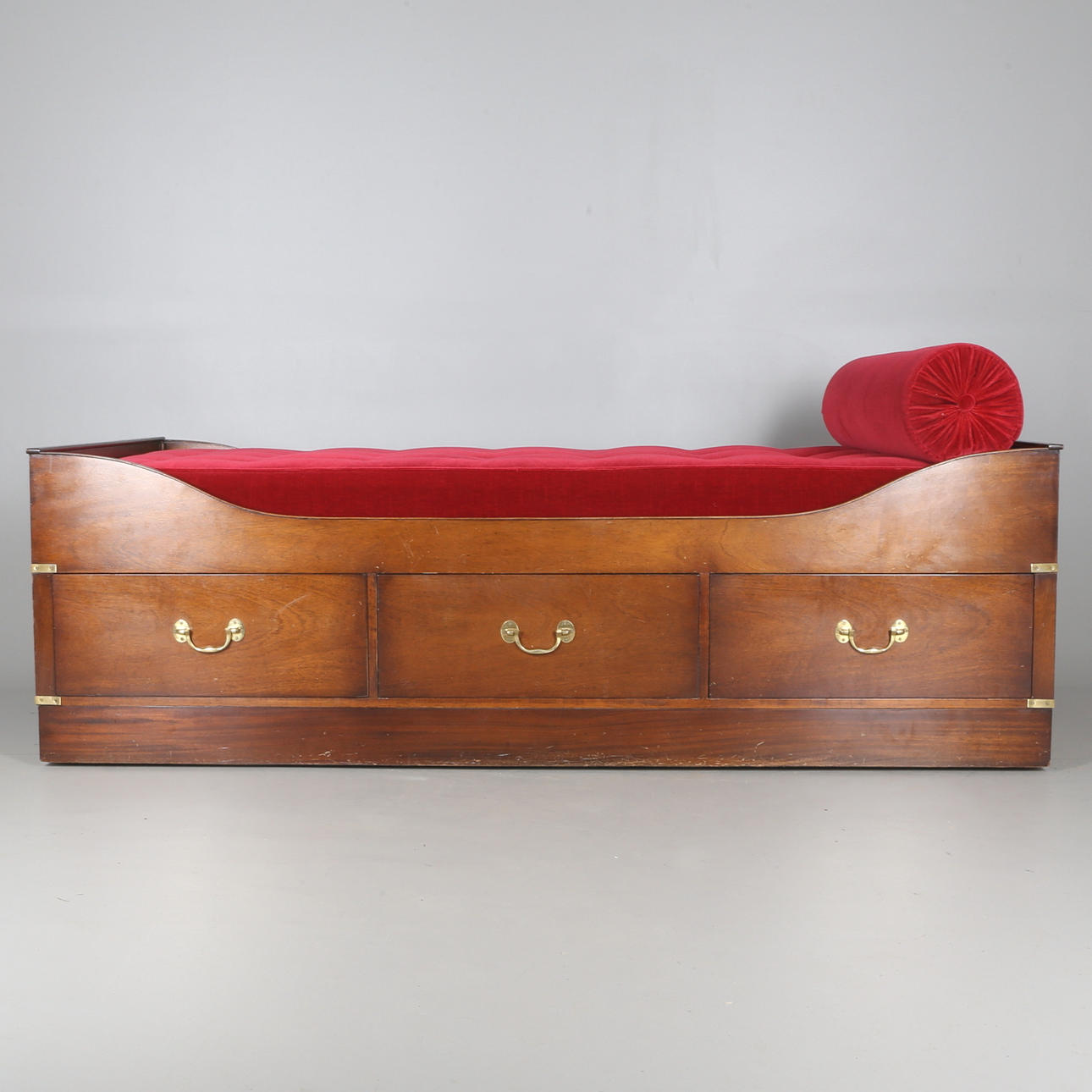 SÄNG, trä, 1900-talets senare hälft.