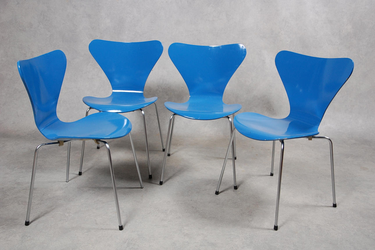 STOLAR, 4 st " Sjuan " Arne Jacobsen för Fritz Hansen Danmark, 1971.