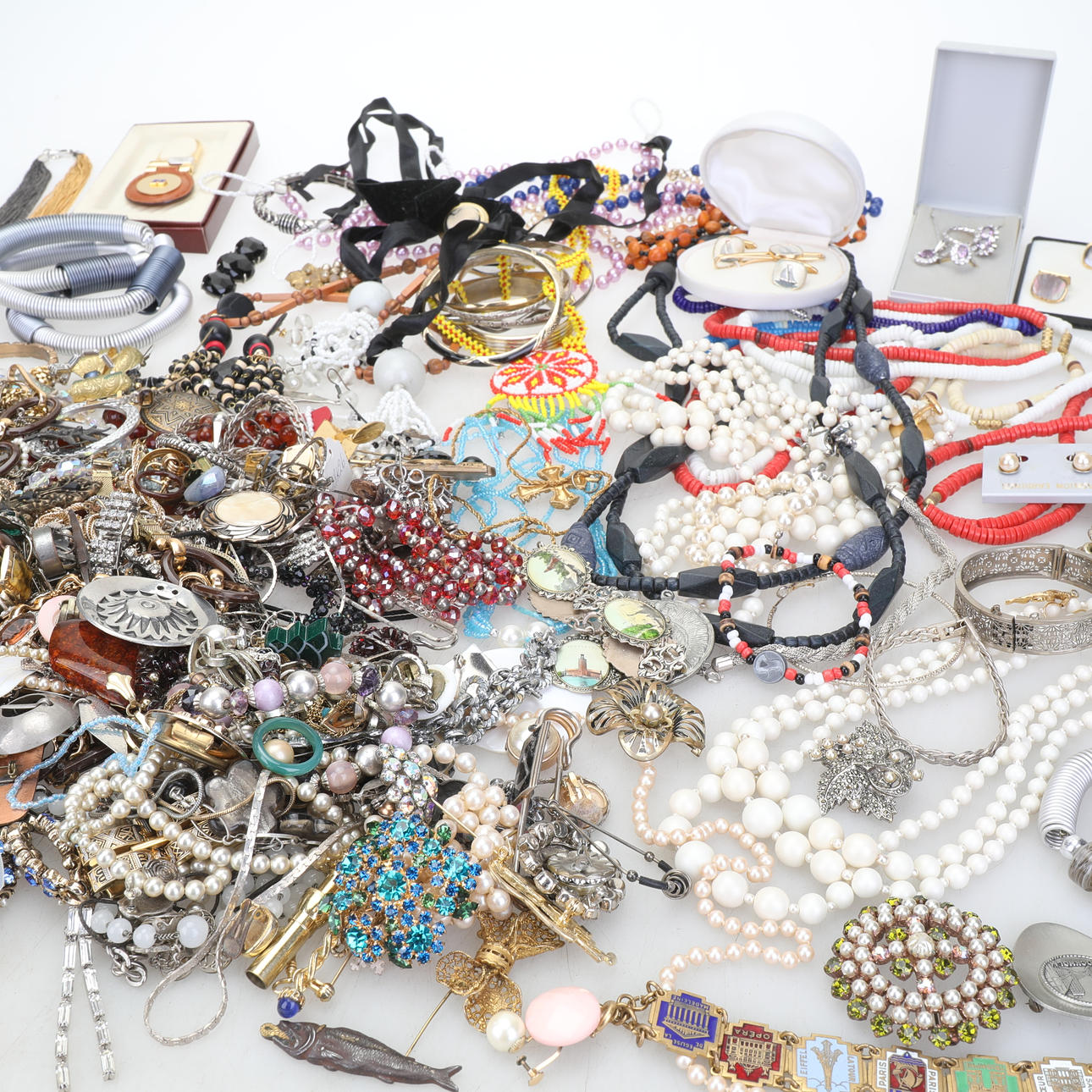 BIJOUTERIER , parti,blandade smycken.