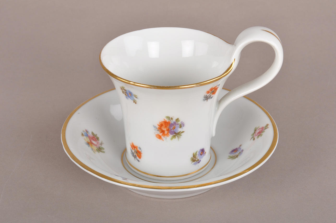 FÜRSTENBERG. "Streublümchen". Kaffeetasse 2-teilig.