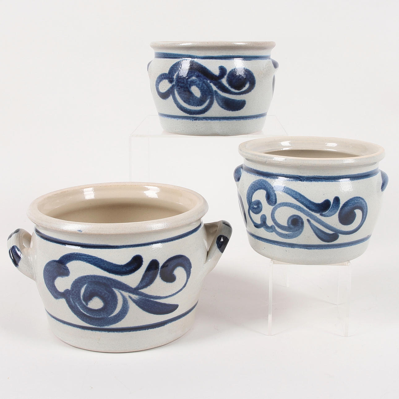 Ein Set von 3 Bechern, salzglasiertes Steinzeug, Westerwald.