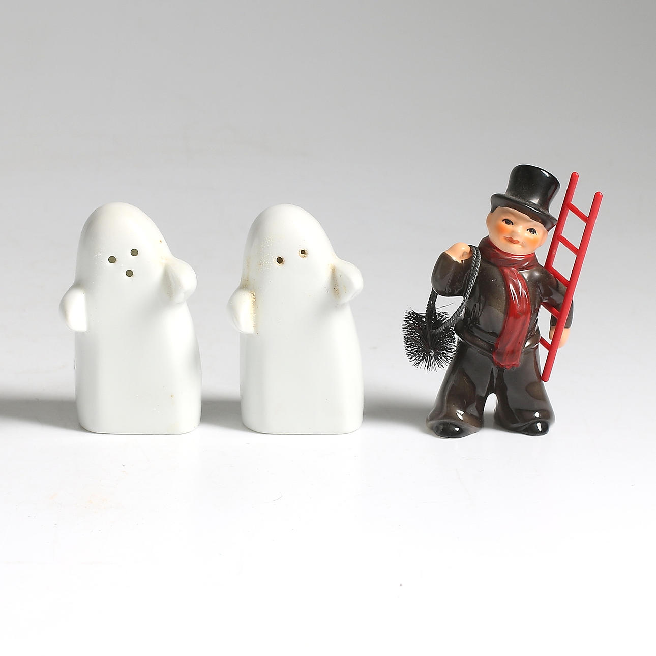 SALT & PEPPAR, och FIGURIN, porslin, sotare. bl.a. Goebel.