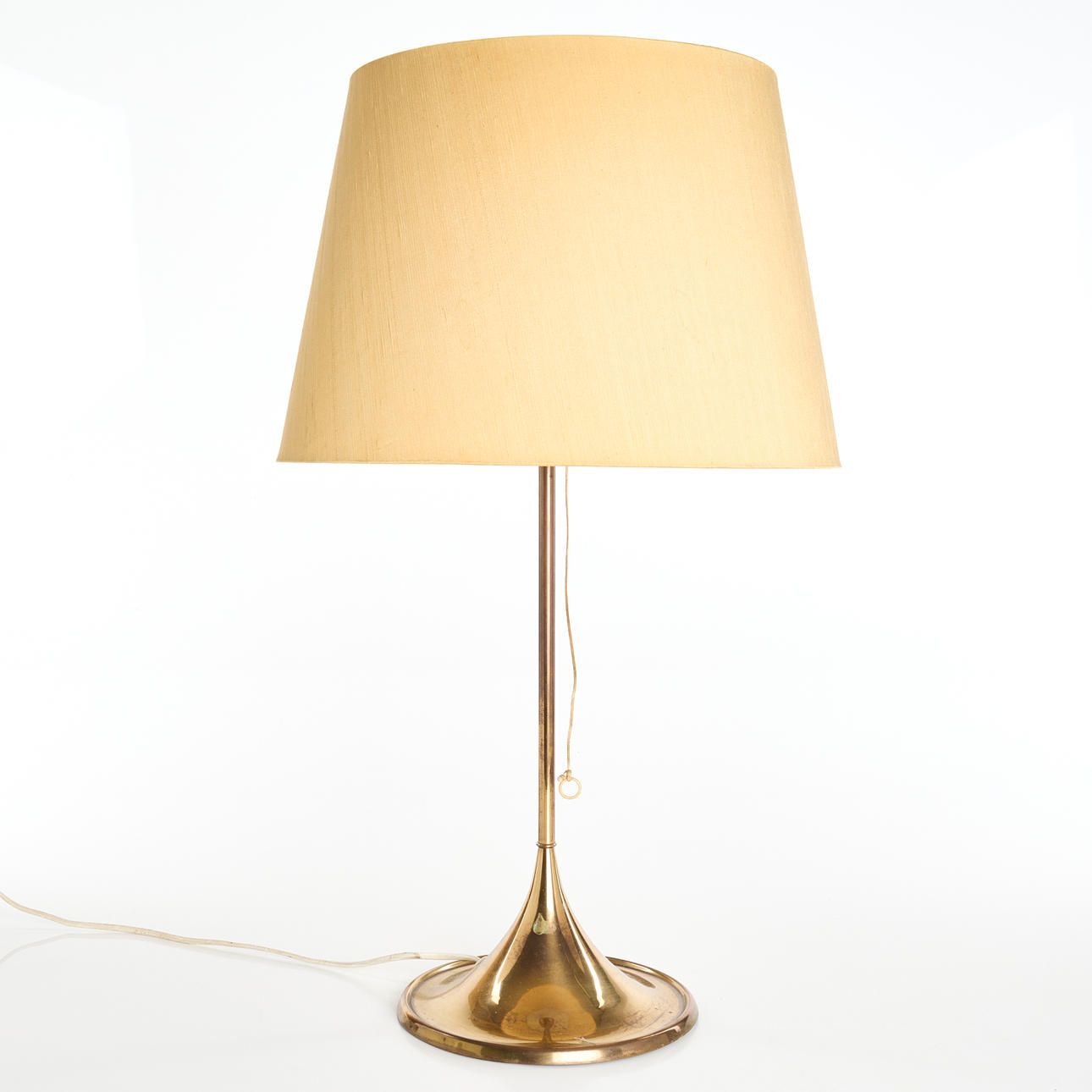TABLE LAMP, BERGBOMS B-131. Brass, textile shade.
