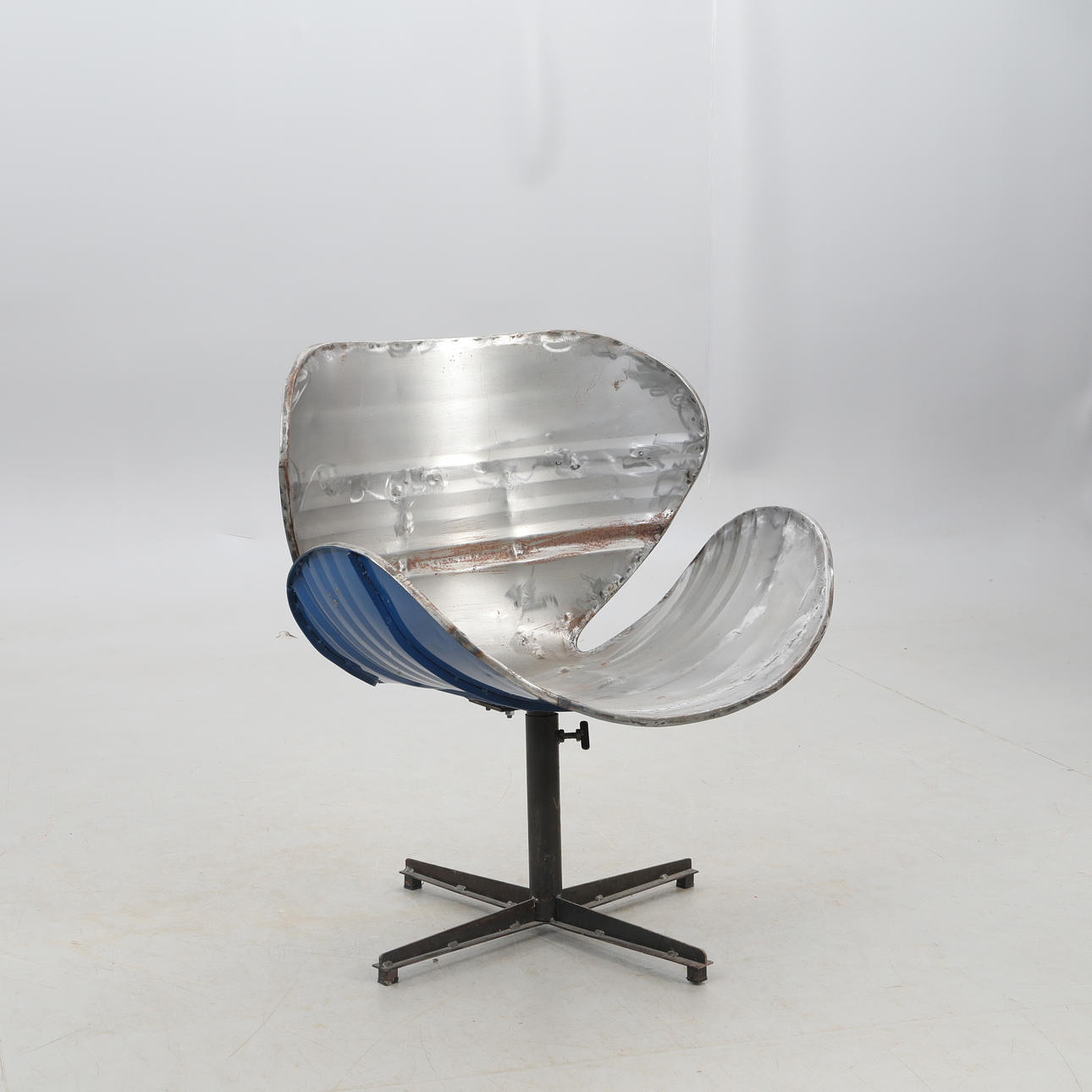 SESSEL, hergestellt aus altem Ölfass.