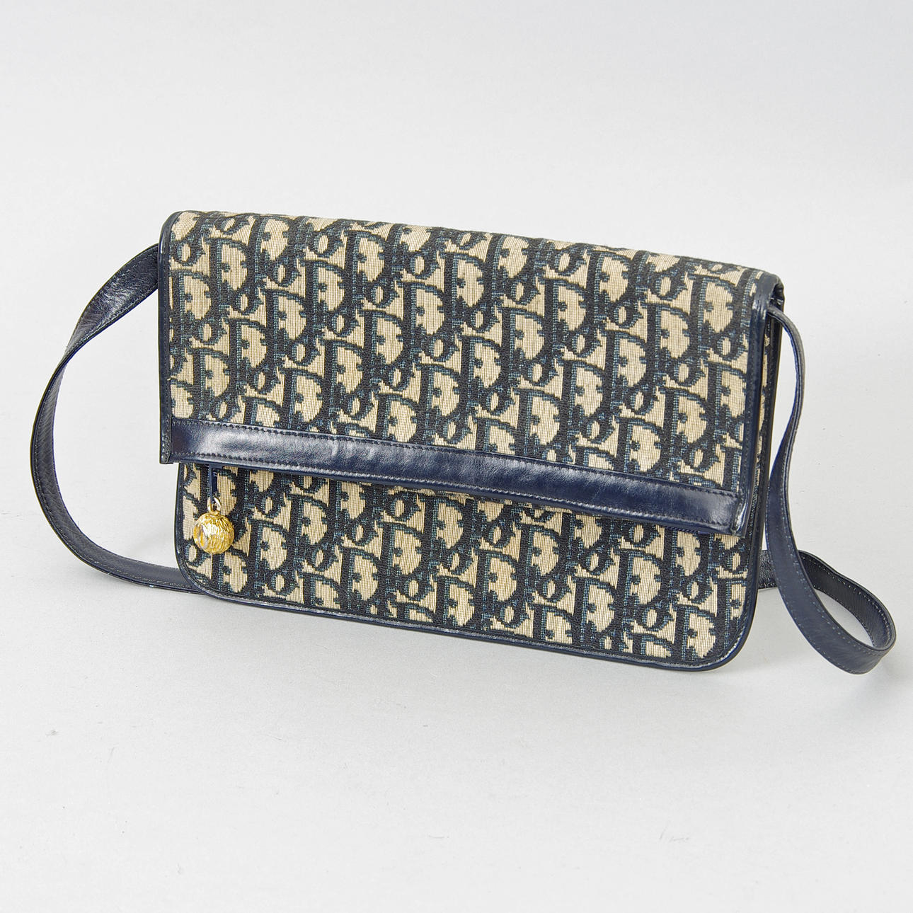 VÄSKA med axelrem, Christian Dior.