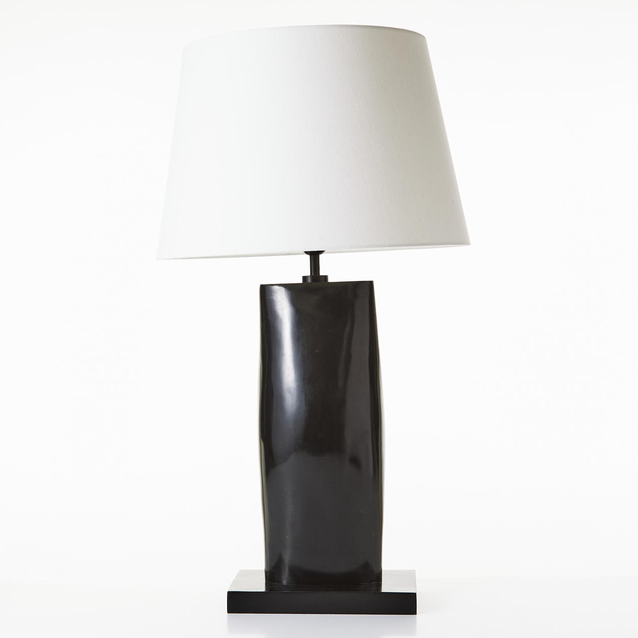 Eine bronzene „Nick“ -Tischlampe, Muse-Design, Thailand.