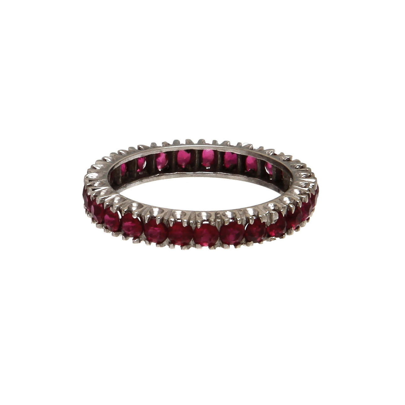 RING, 14k vitguld med rubiner. Vikt 1,6 gram.