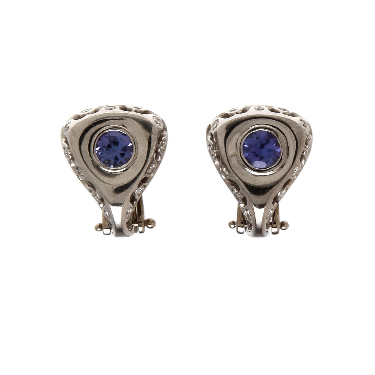 ÖRHÄNGEN, 18k vitguld med tanzanit och diamanter, totalt ca 0,26 ct. Vikt 6,4 g.