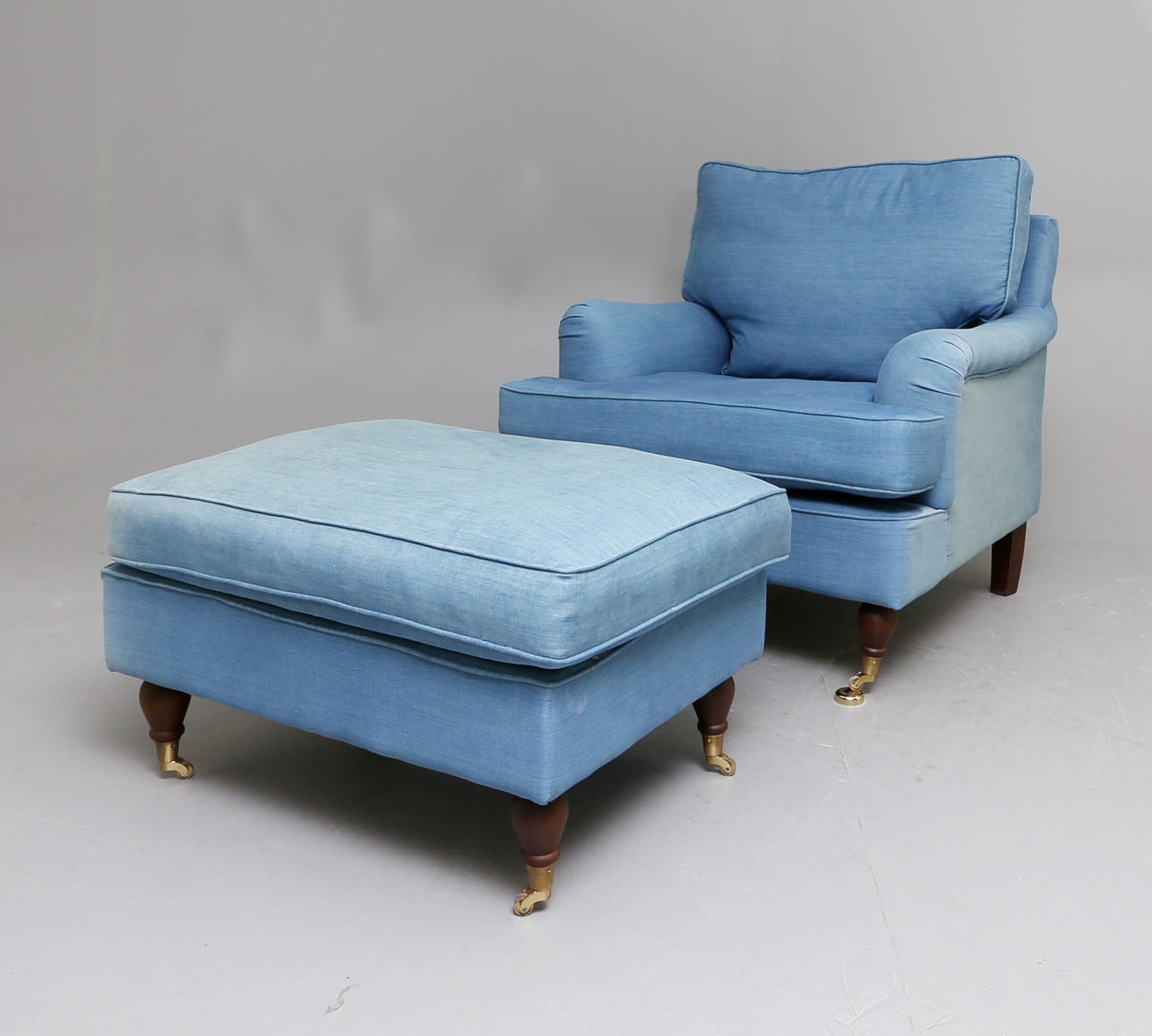 FÅTÖLJ samt FOTPALL, Howardmodell, 19/2000-tal.