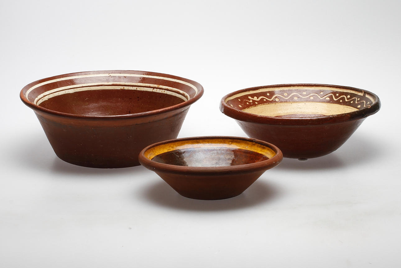 SKÅLAR, 3 st, keramik, allmoge, 1800/1900-tal.