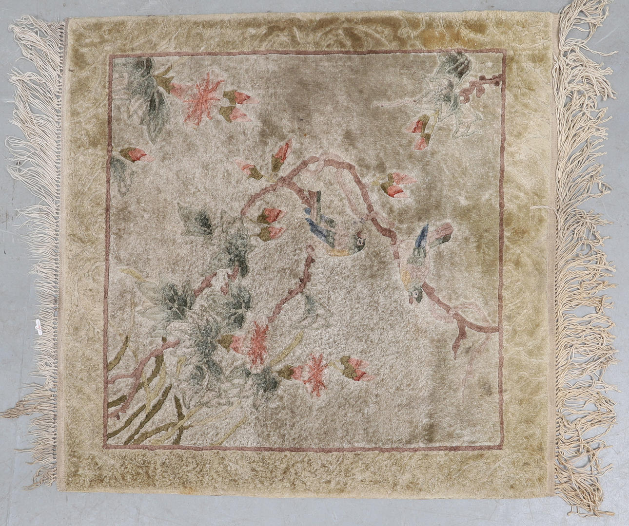 EN KINESISK SIDENMATTA.