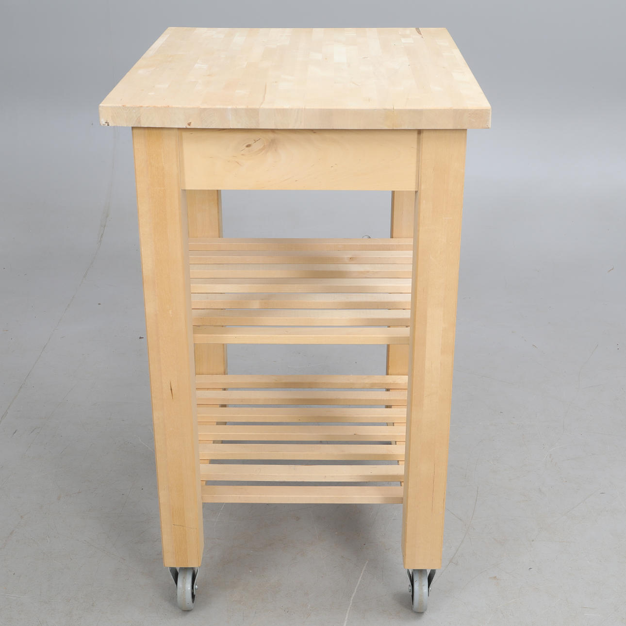 MESA RODANTE, abedul, dos ruedas, cómoda Ikea.