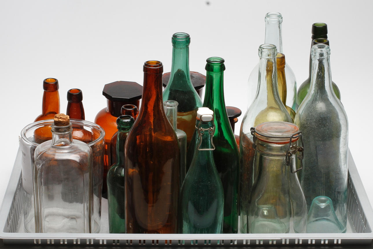 FLASKOR OCH BURKAR, 20 st, 1800-1900-tal.