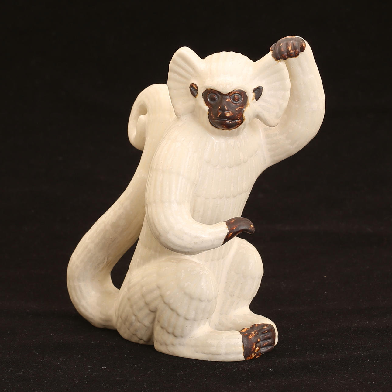 GUNNAR NYLUND. Figurin, apa, stengods, Rörstrand.