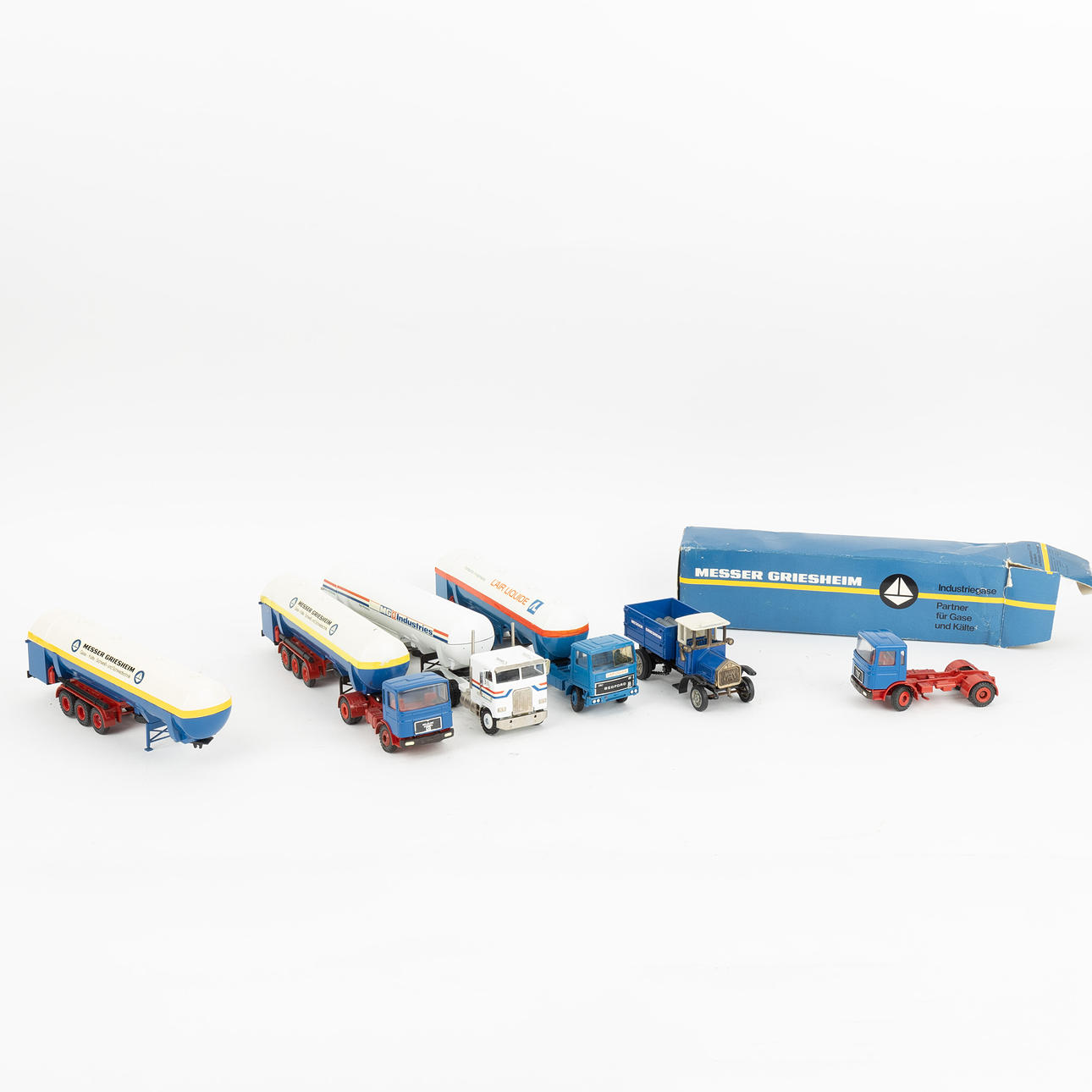 MODELLAUTOS, 5 Stück, Gastransport, Metall.