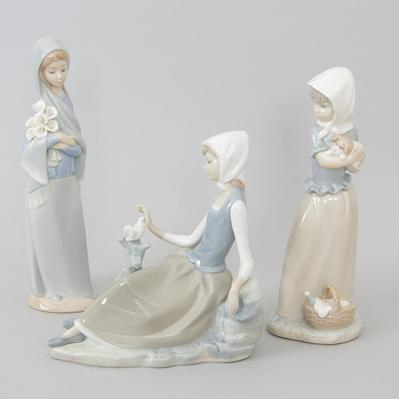 FIGURINER, PORSLIN, 3 stycken, 2 Lladro samt en Nau.