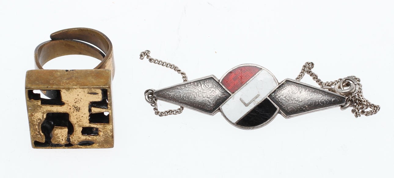 RING, brons, E. Lukala, ARMBAND, silver och emalj, Finland 1934.