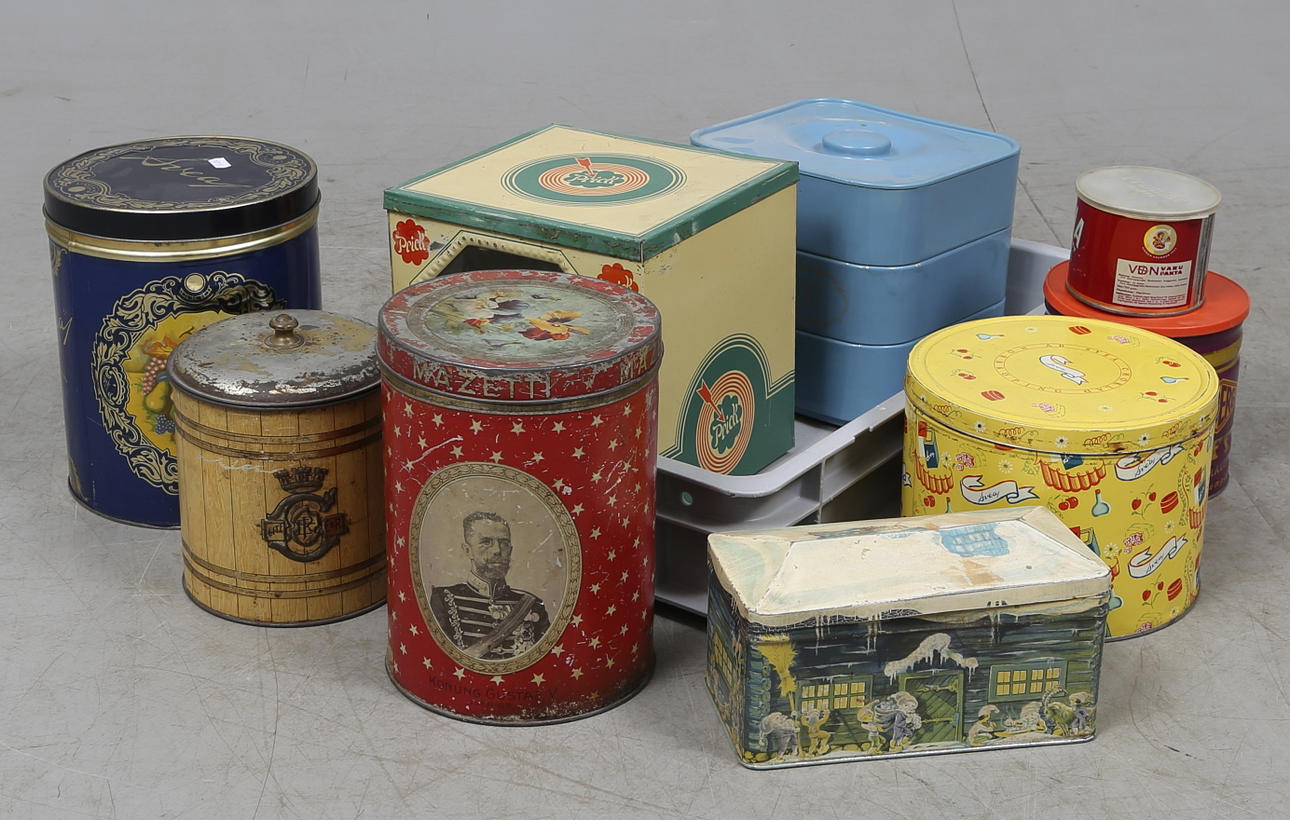 PLÅTBURKAR, 8 st, omkring 1900-talets mitt.