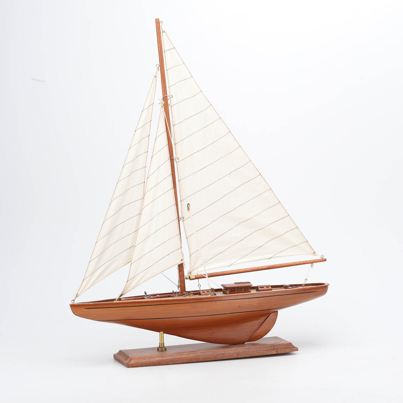 MODELLSEGELBÅT, 1900-tal.