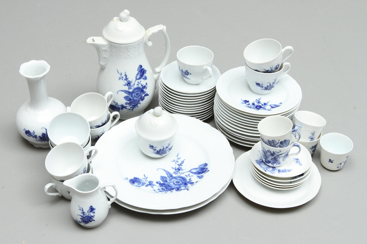 KAFFESERVISDELAR, ca 31 delar, mestadels Schulmann Arzberg Tradition.