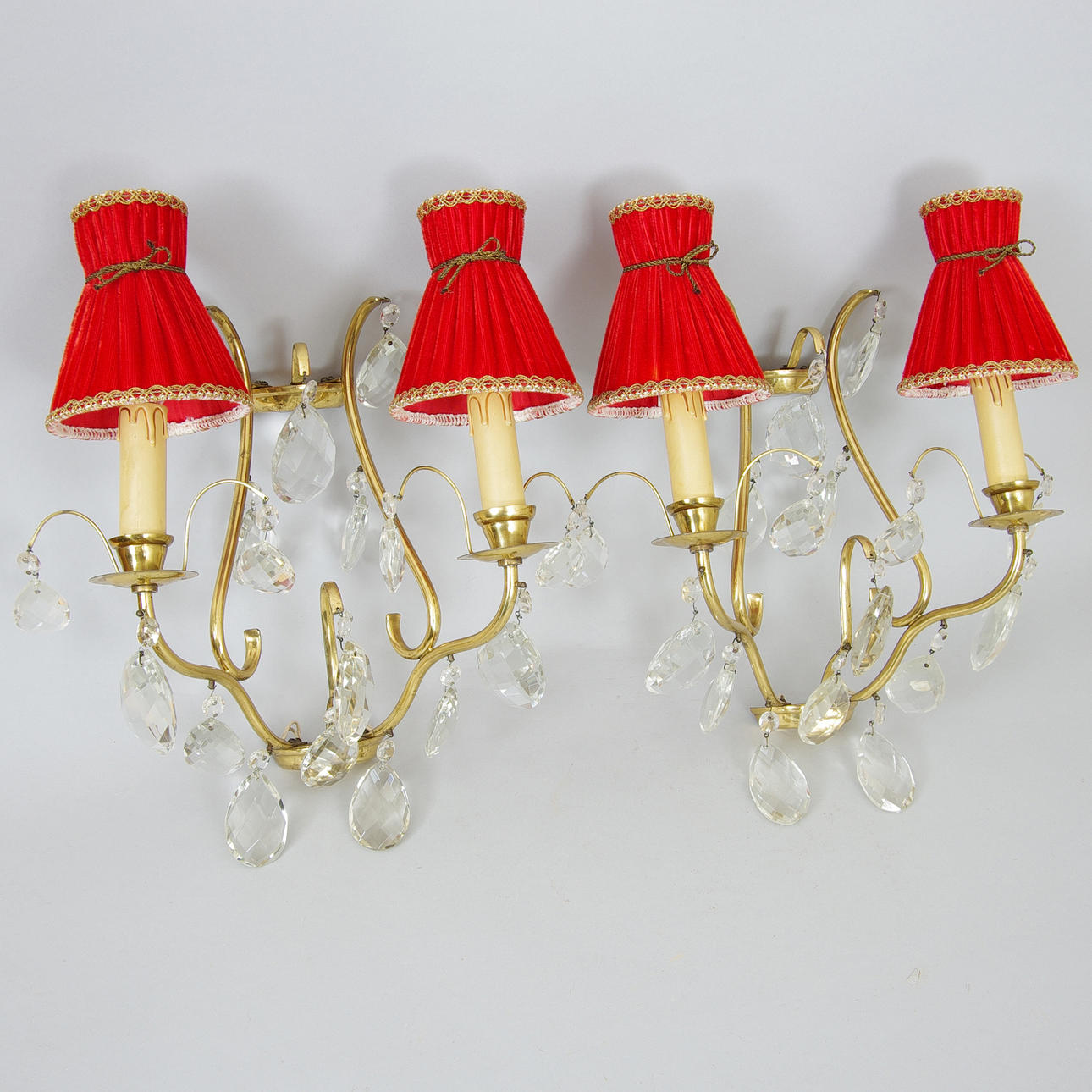 VÄGGLAMPETTER, 1 par med prismor, 1900-talets mitt.