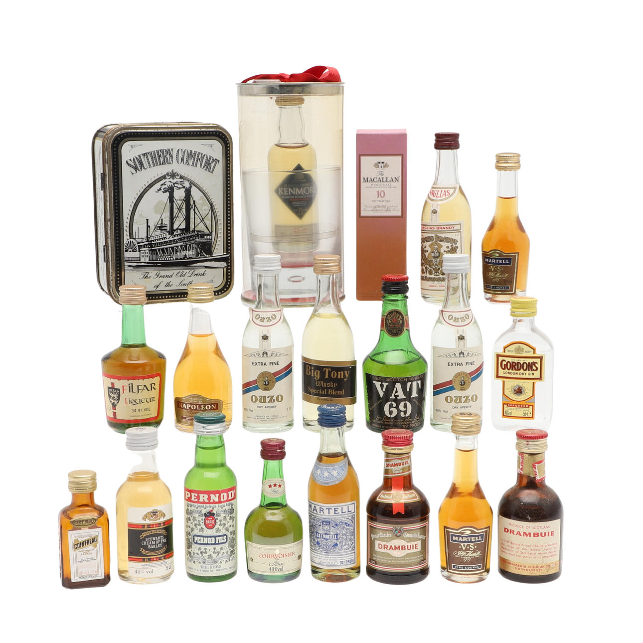 EINE SAMMLUNG VON ALKOHOLMINIATUREN.