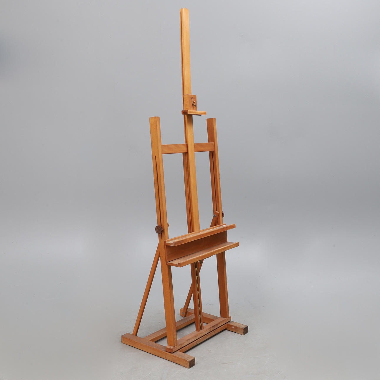 SCHMINCKE: EN KONSTNÄRS VINTAGE TRÄFÄLLBART STAFFLI.