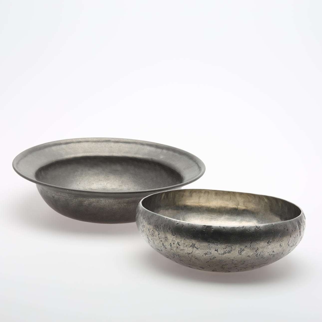 SKÅLAR, 2 stycken, tenn.