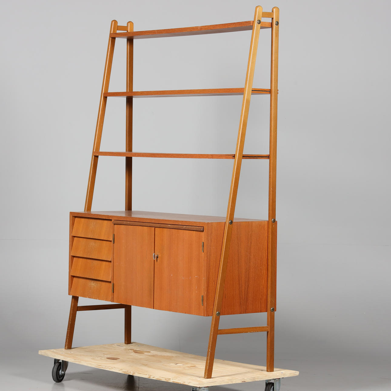 Bücherschrank, 1950er/60er Jahre.