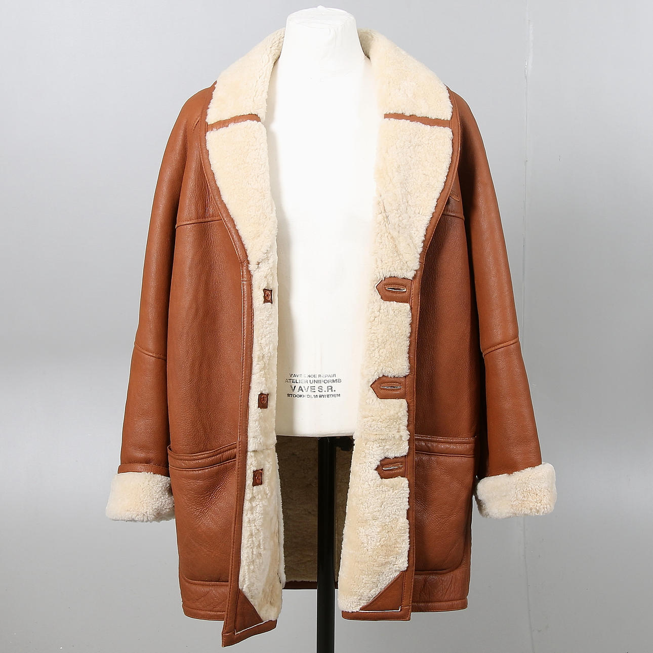 FÅRSKINNSPÄLS, äkta skinn, Hollies leaders in leather, 1900-tal. Strl. XL.