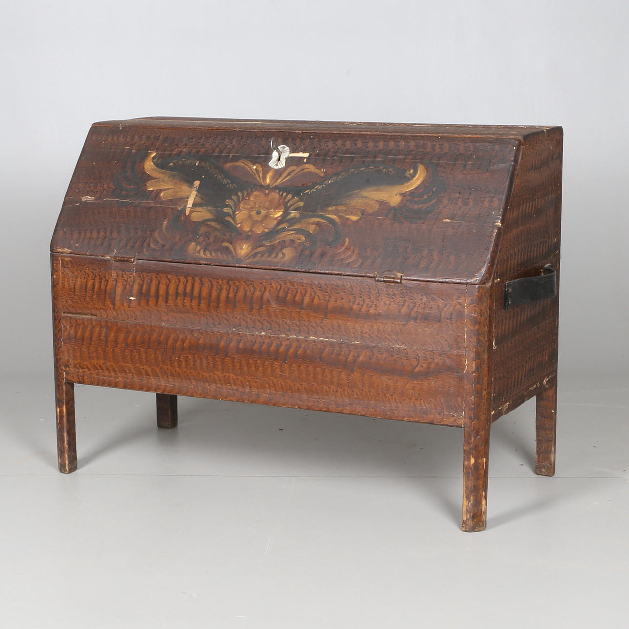 HALLMÖBEL, med snedklaff, allmoge, drickamålad med kurbitsdekor, 1800-tal.