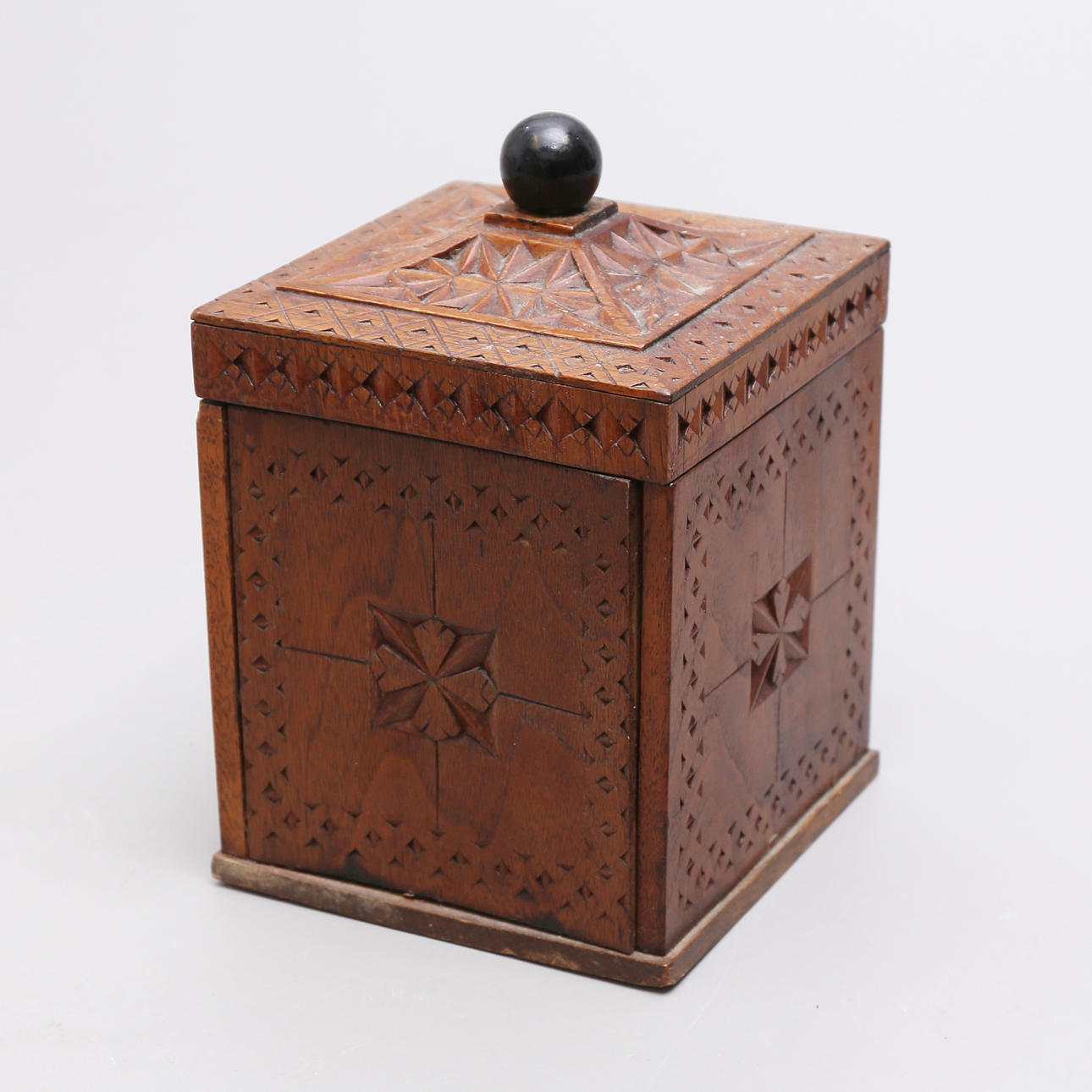 ASK med lock, skuret trä, 1900-tal.