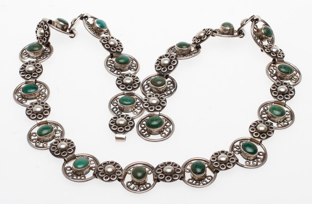 COLLIER, silver och gröna stenar, Mexico, vikt tot. 233,6 gram.