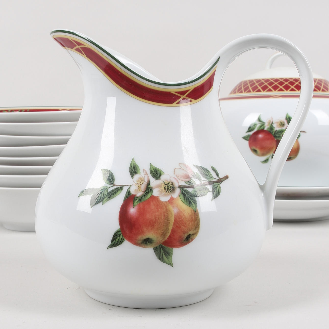 JACKIE LYND. Tableware, 25 pieces, “Apple”, Design Studio, Four-clover.