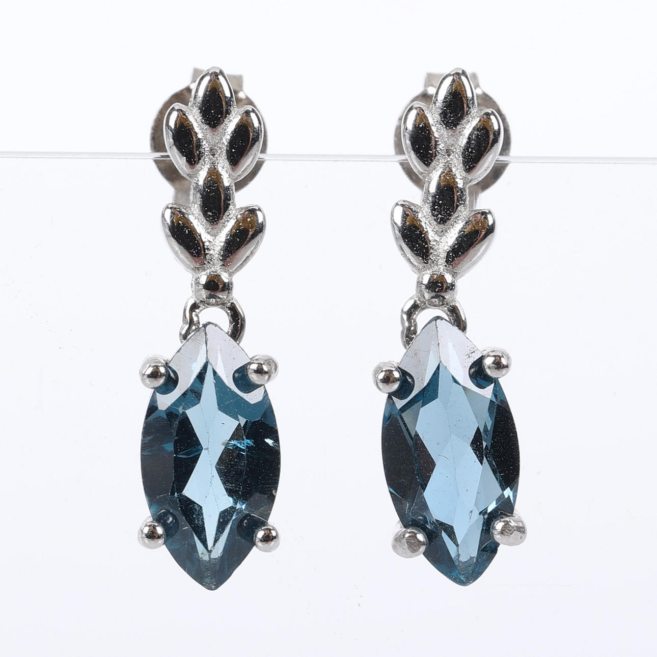 ÖRHÄNGEN, Sterling silver, Blå topaz.