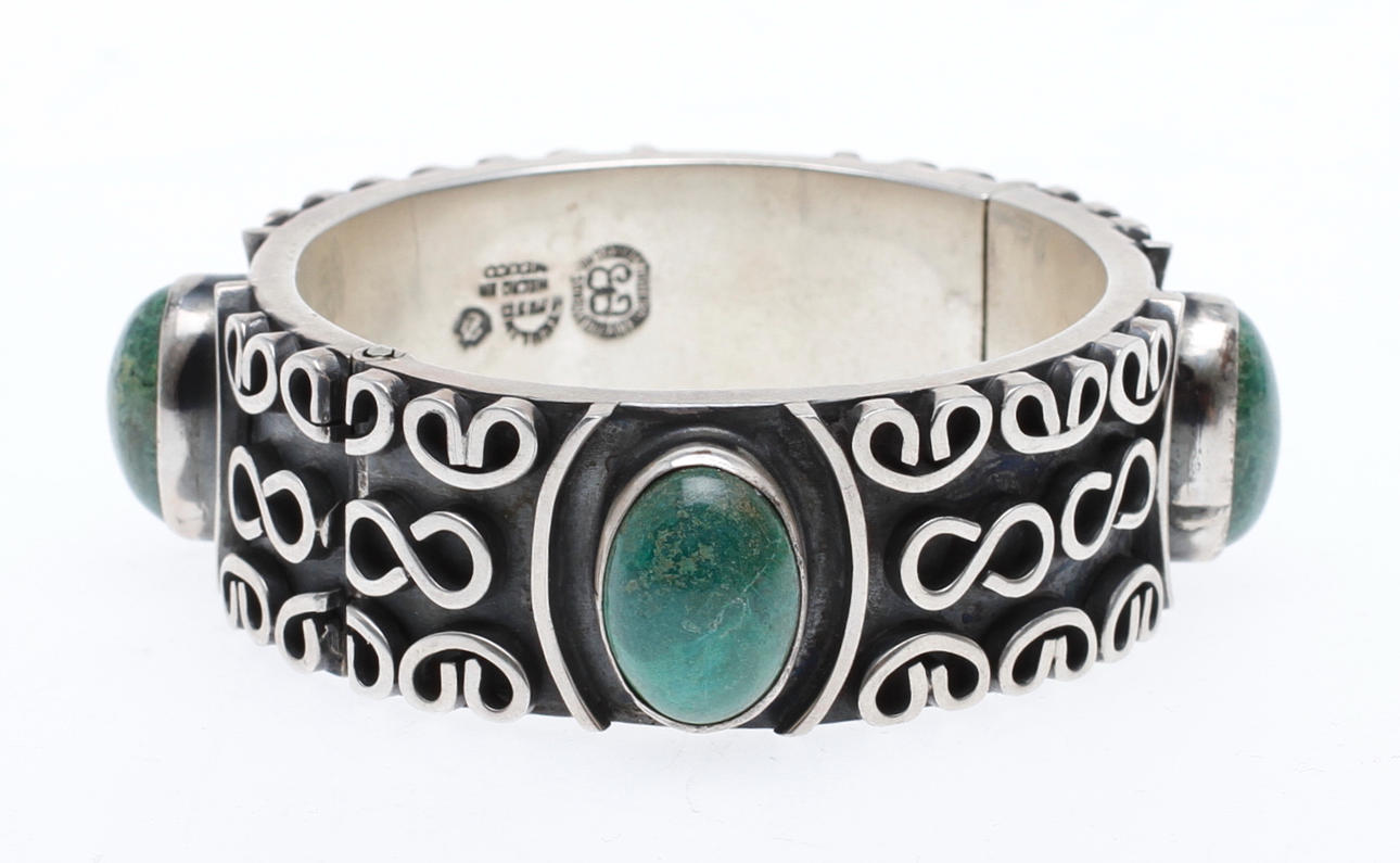ARMBAND, silver och gröna stenar, Mexico, vikt tot. 105,7 gram.