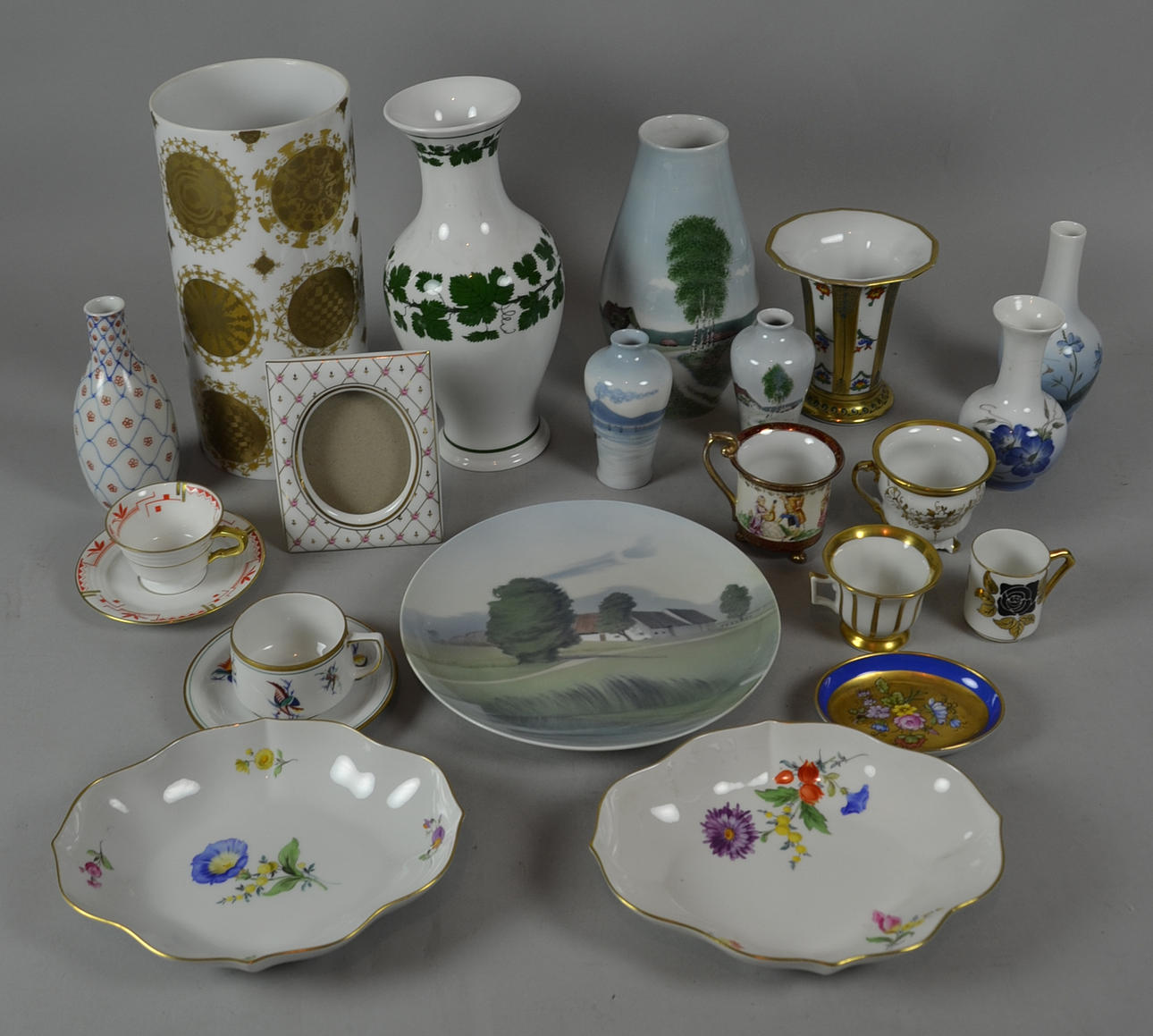 BLANDAT MYCKET PORSLIN MEISSEN, ROSENTHAL OCH ANDRA.