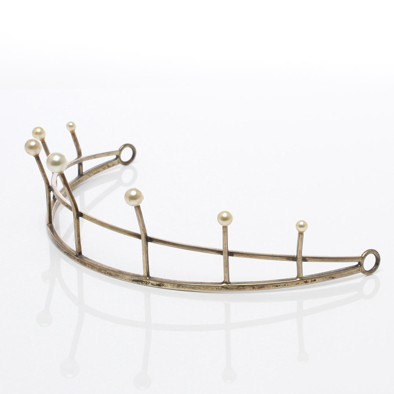 TIARA, förgyllt silver med imiterade pärlor, K&EC, Göteborg, 1963.