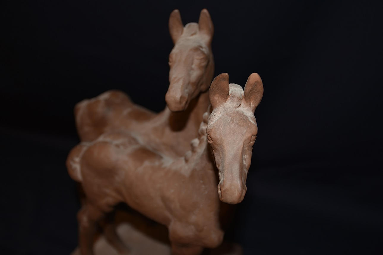 Hästar, efter Else BACH, Karlsruhe majolica.