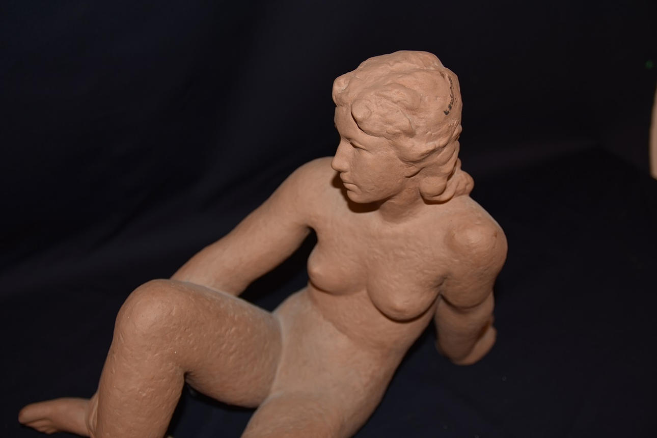 kvinnlig naken, Karlsruhe majolica.