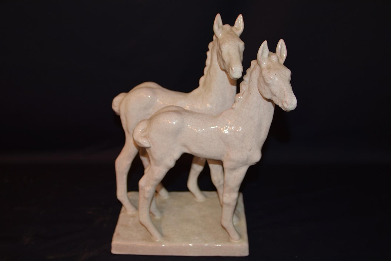 ELSE BACH. EFTER. vita hästar, Karlsruhe majolica.