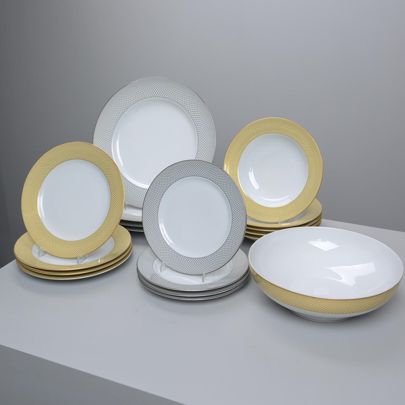 ROSENTHAL, „Aida Classic“ Geschirrteile (17 Stück).