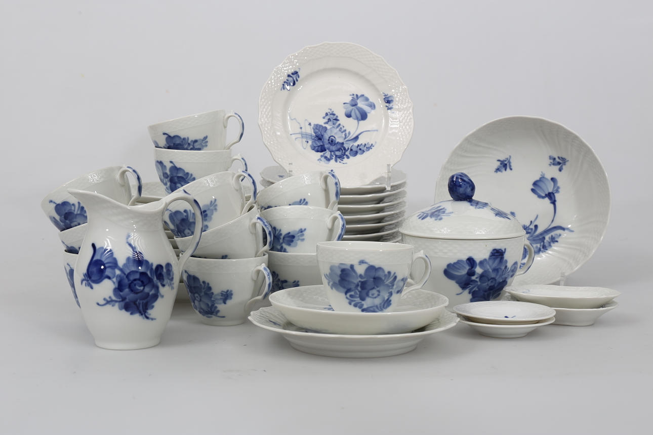 KAFFESERVIS, porslin, 43 delar, "Blå Blomster", Kunglig Dansk.