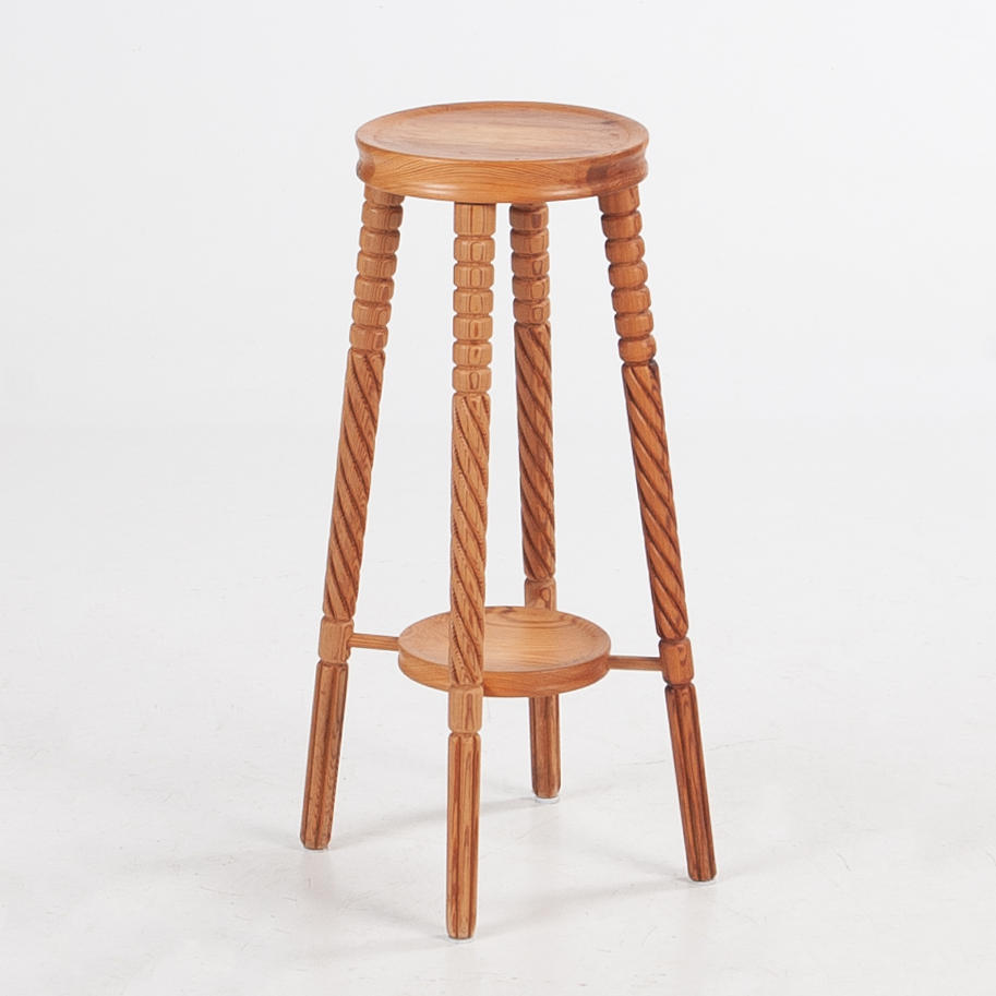 Pedestal, fur 20th century.