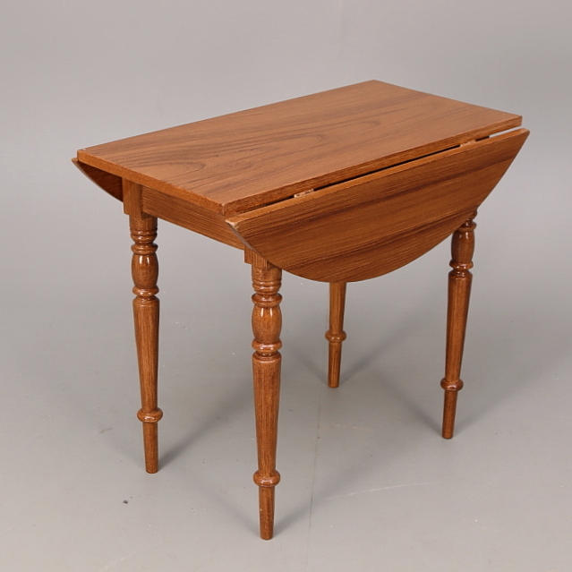 KLAFFBORD, bemålat/lackat, tidigt 1900-tal.